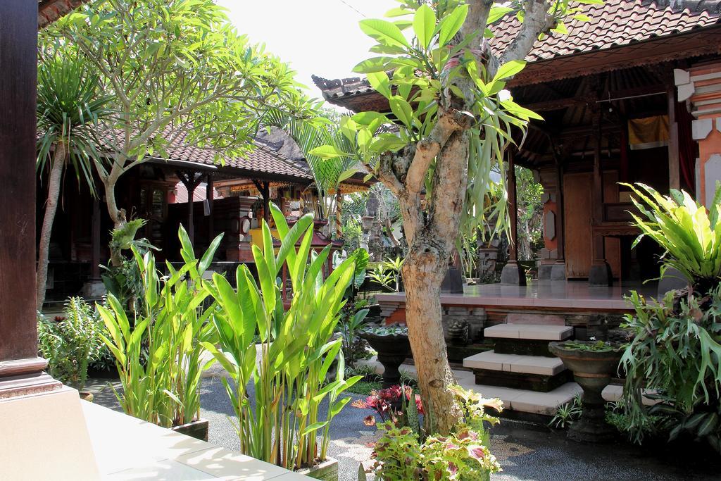 Nugraha Guesthouse 1 Ubud Extérieur photo
